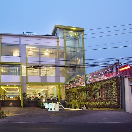 Fresh Hotel Sukabumi Eksteriør billede